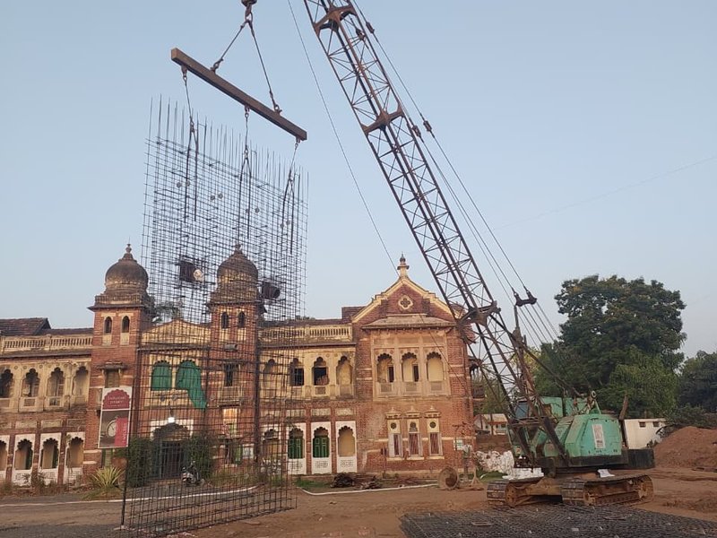 Tower crane before the palace facade at Indumati Palace Residences Vadodara